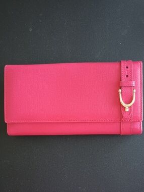 Gucci Leather Pink Wallet Clutch with Gold Buckle-Excellent Condition With Tags